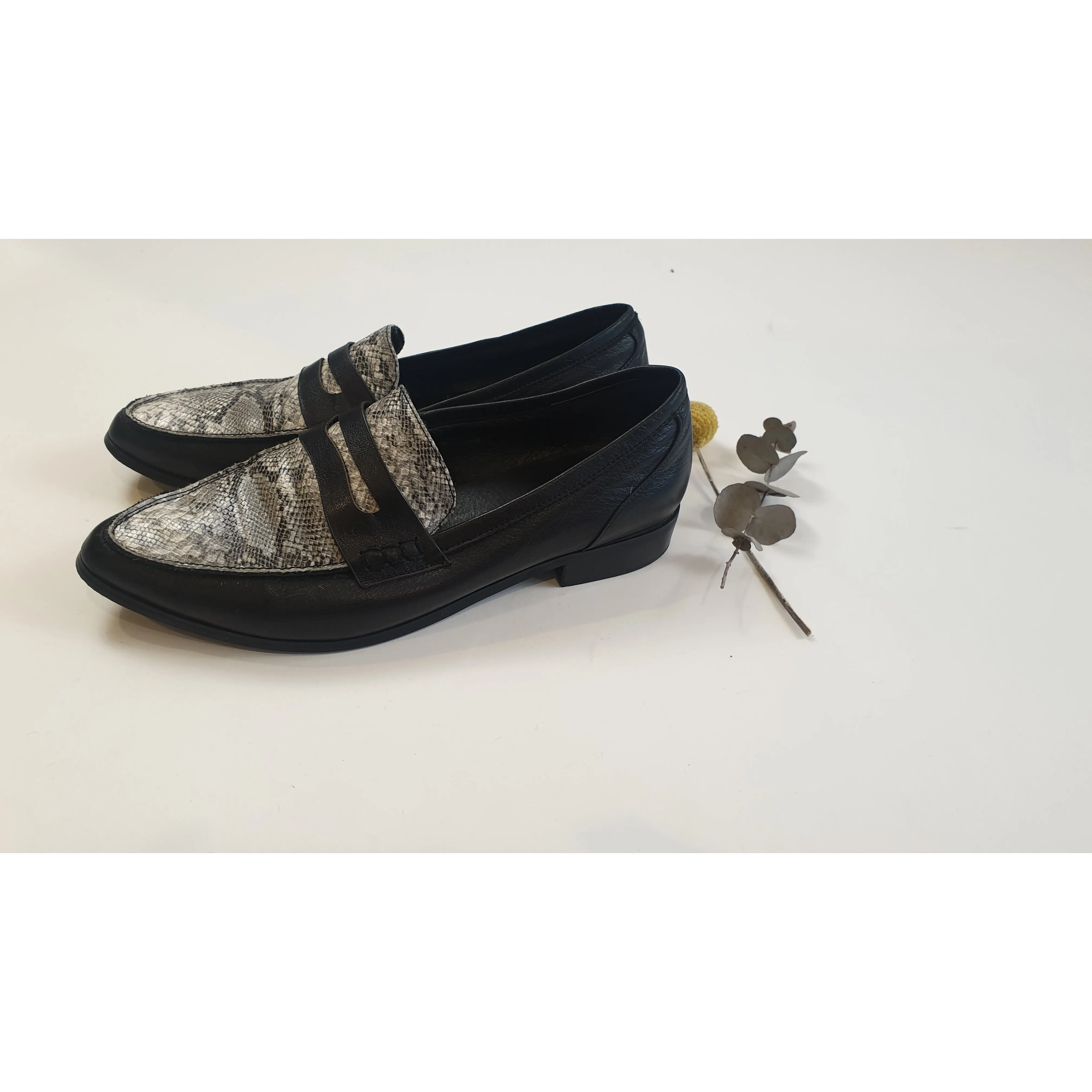 Alfie & Evie black leather shoes with snakeskin detail size 40