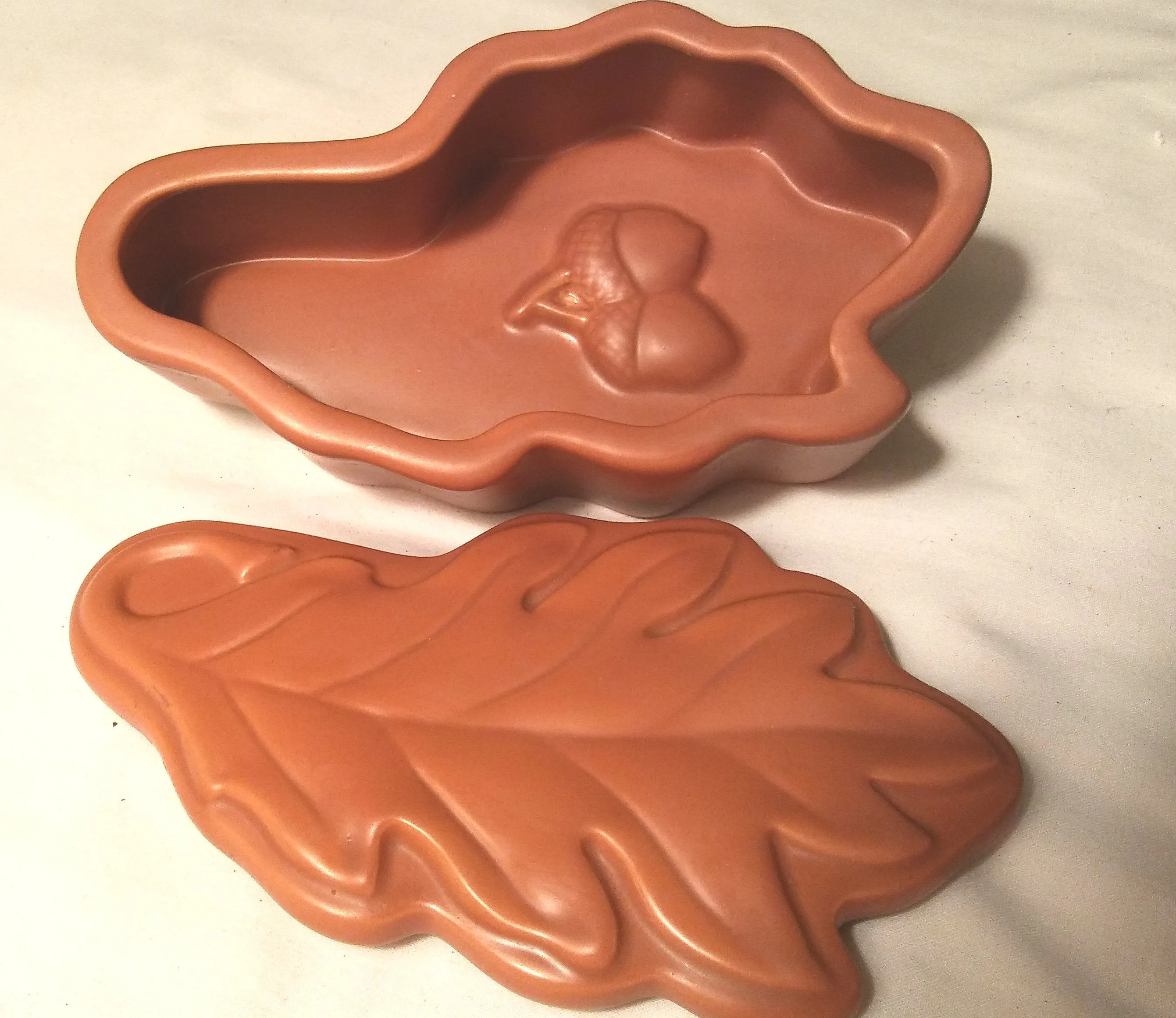 AUTUMN LEAF BOX WITH LID
