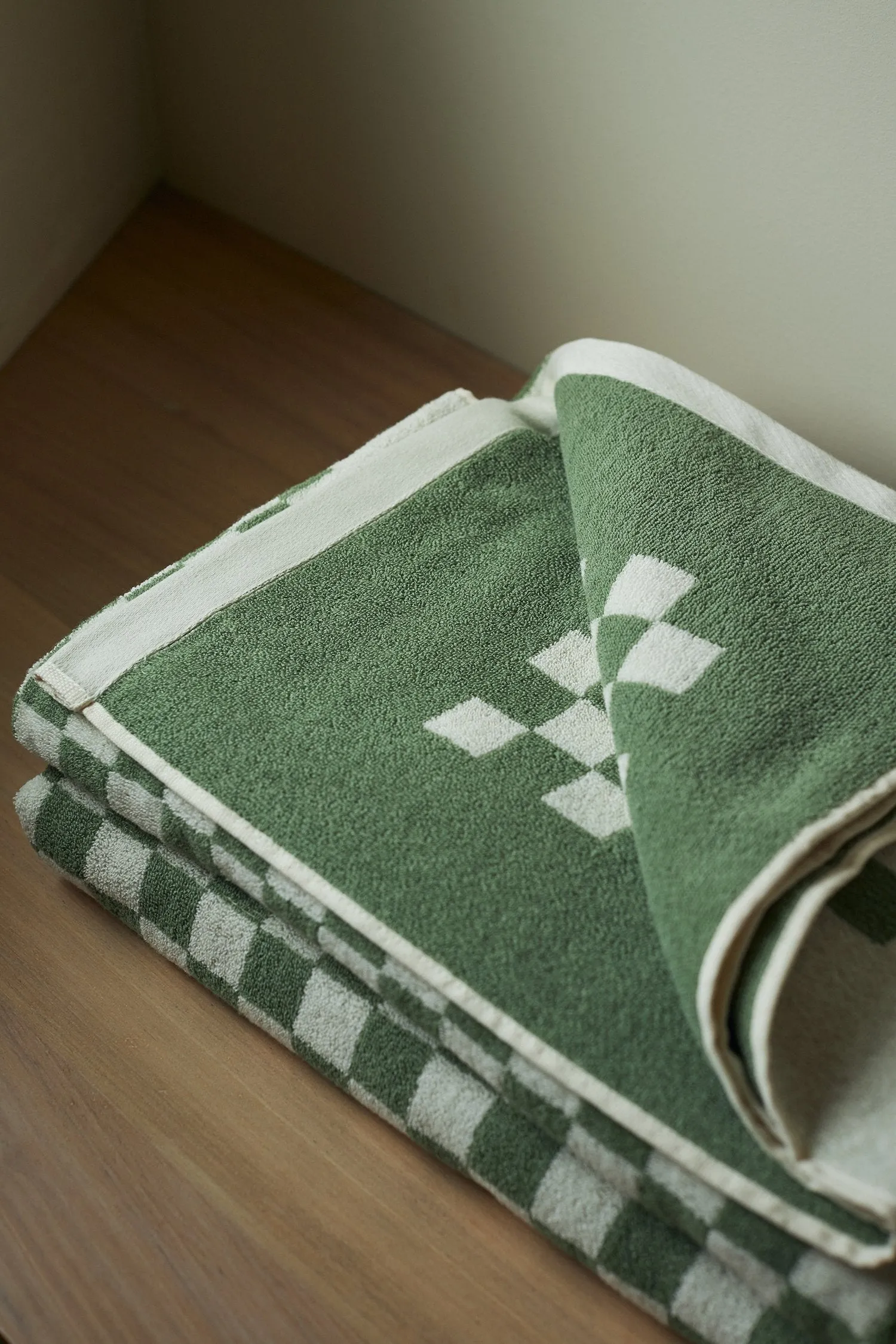 Baina | Roman Pool Towel in Sage and Chalk