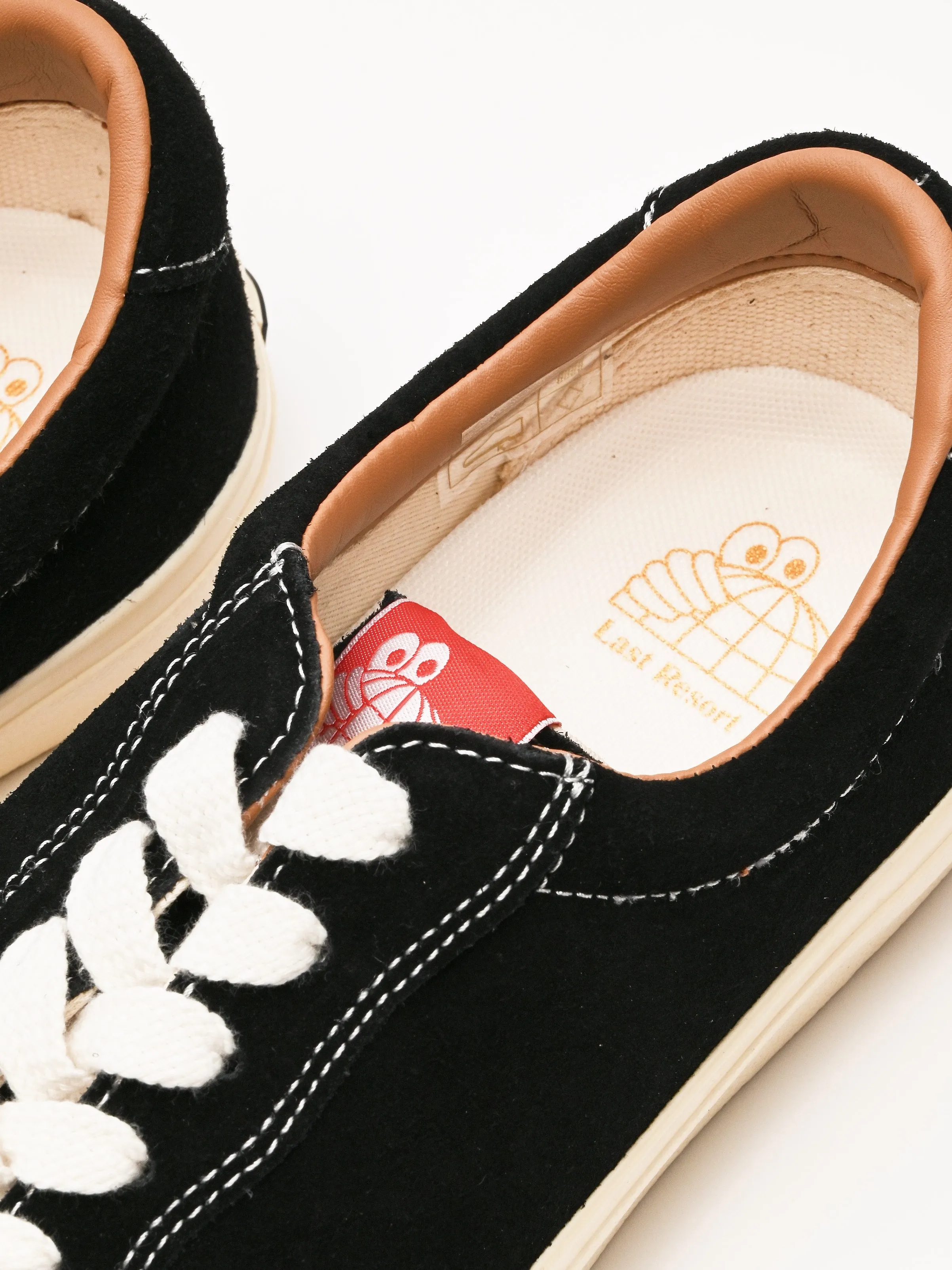 Black/White VM001 LO Suede