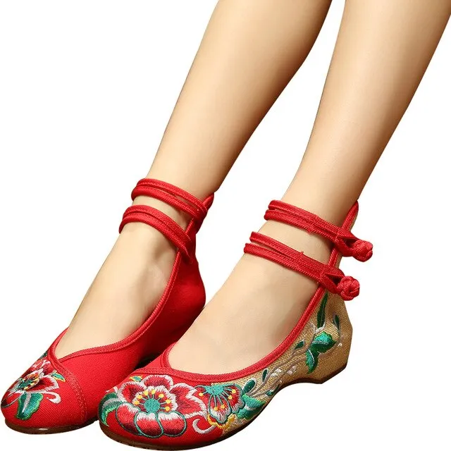 Embroidered Shoes Flat Heel Shoes Chinese Shallow Mouth Hibiscus Flowers Cloth Shoes Casual Flat Loafer Shoes Women Work Shoes