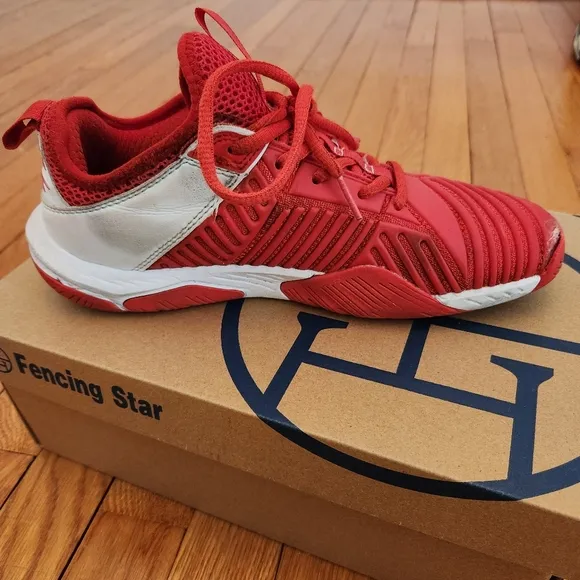 Excalibur Fencing Shoe Red Size 8 (Fits Like Boys 5.5)