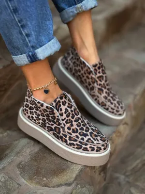 Leopard print slip-on casual shoes