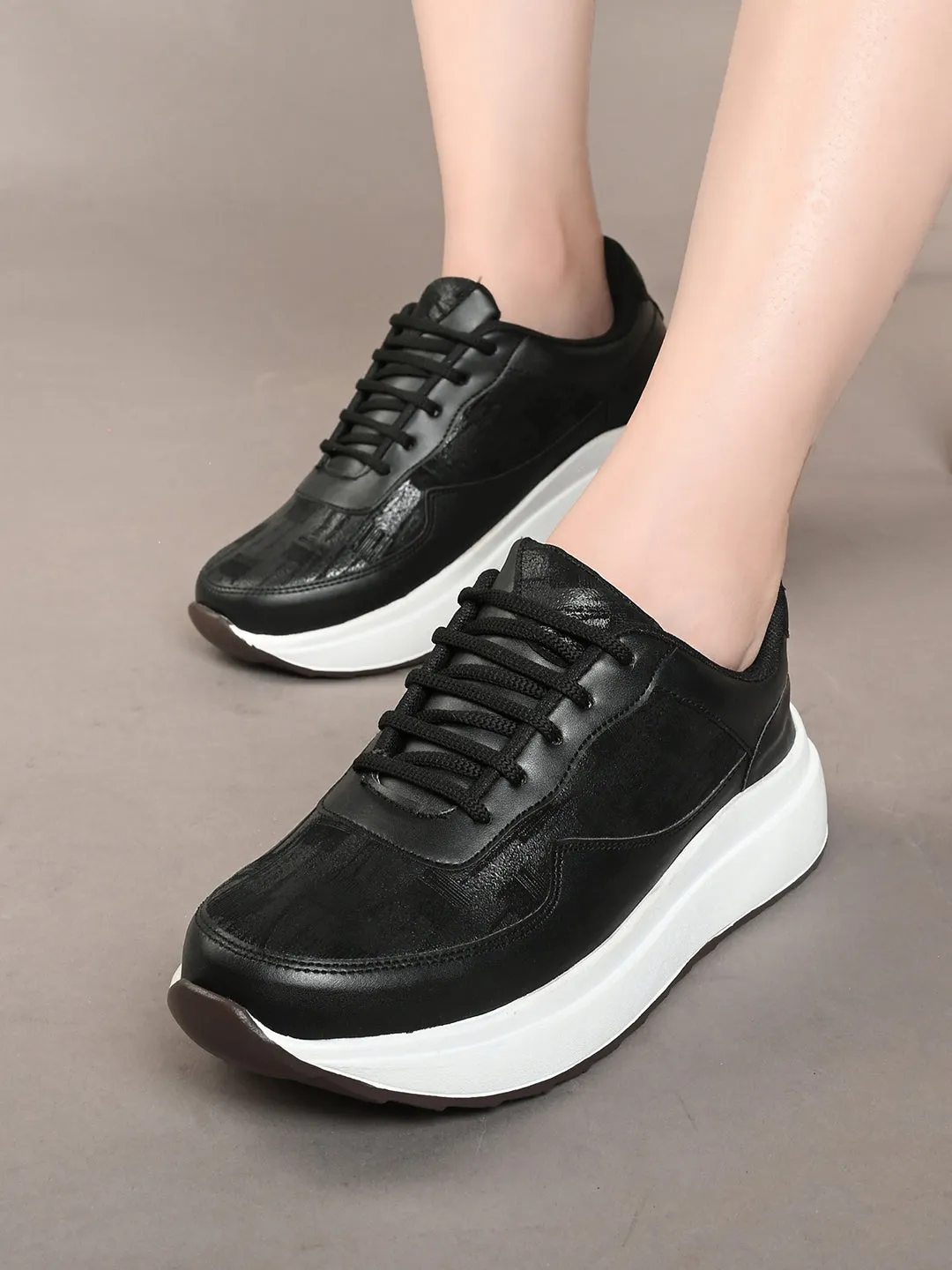 Lightweight & Attractive Lace up Sneaker Shoes