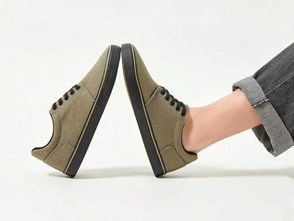 Men's Classic Canvas Sneakers: Comfortable Low-Top Lace-Up