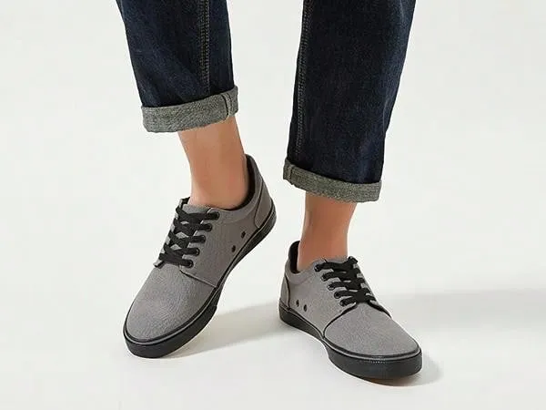 Men's Classic Canvas Sneakers: Comfortable Low-Top Lace-Up