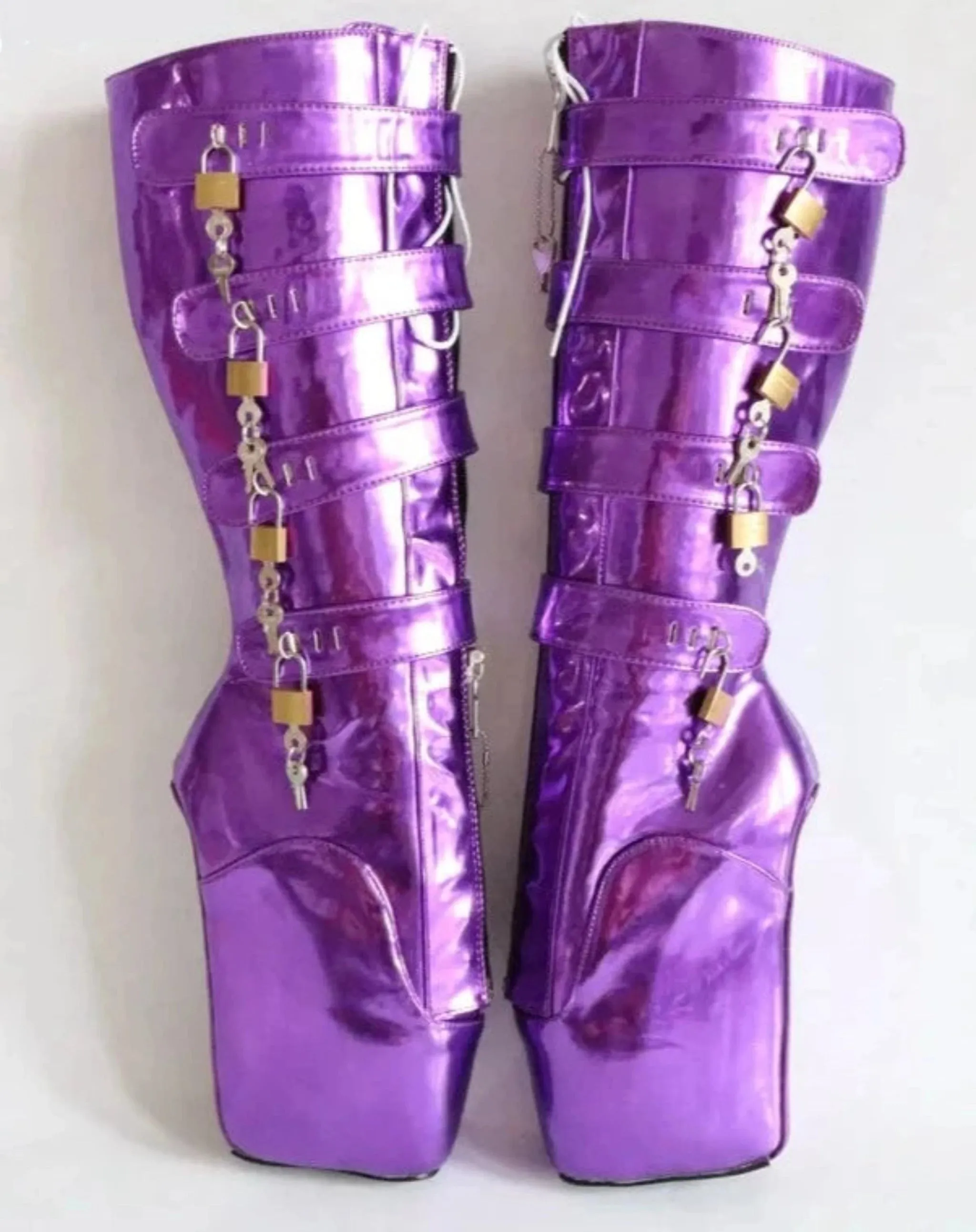 Metallic Silver Tiptoe Heels Boots