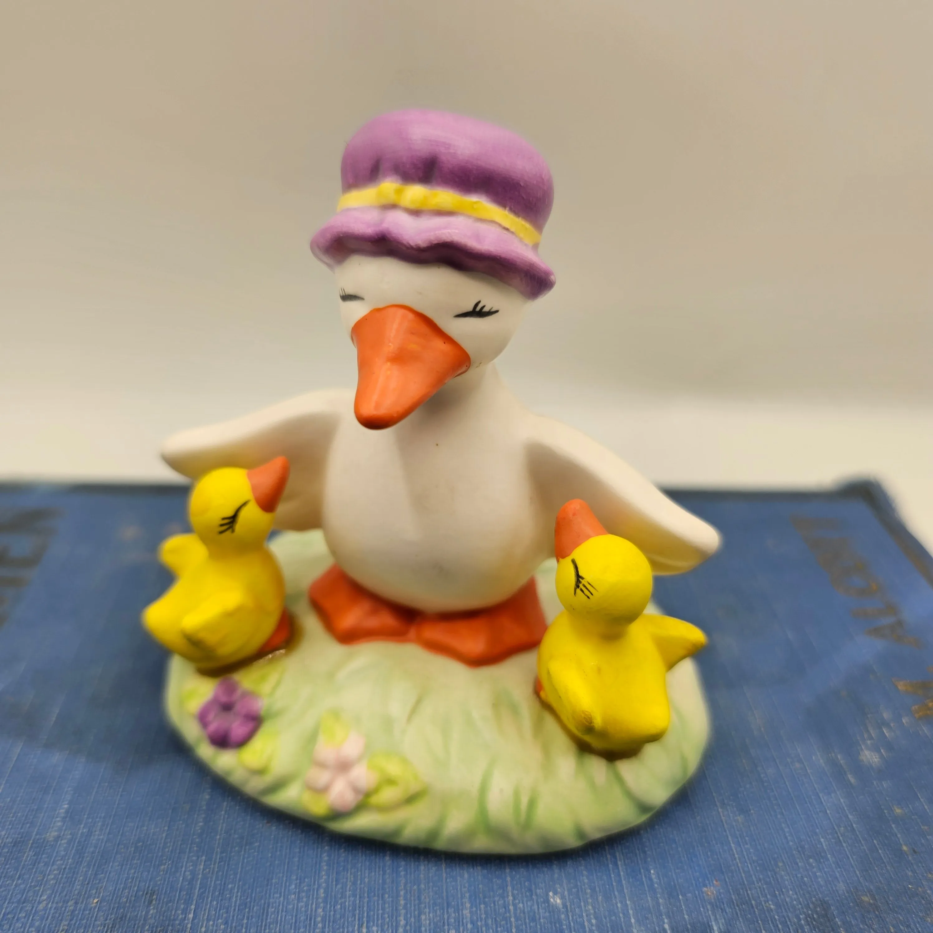 Mommy Duck with Two Ducklings Ceramic Figurine