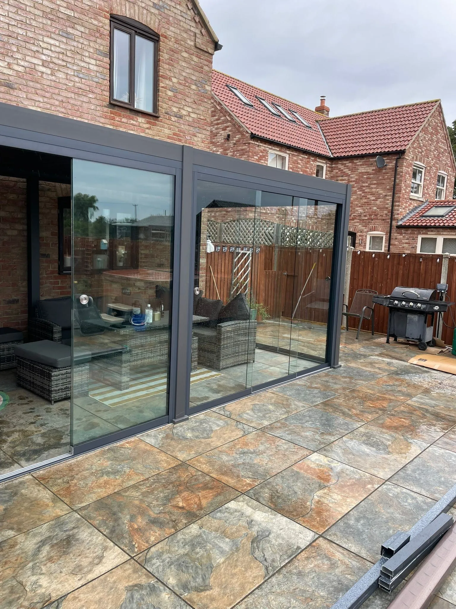Nova Titan Aluminium Pergola Free Standing Anthracite Grey