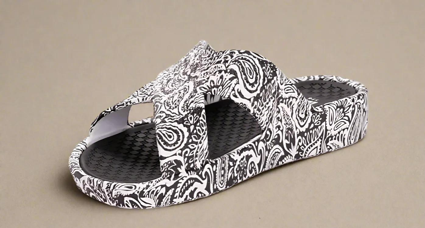 Size XL (11-12) White/Black Slide On Spa / Pool Sandals