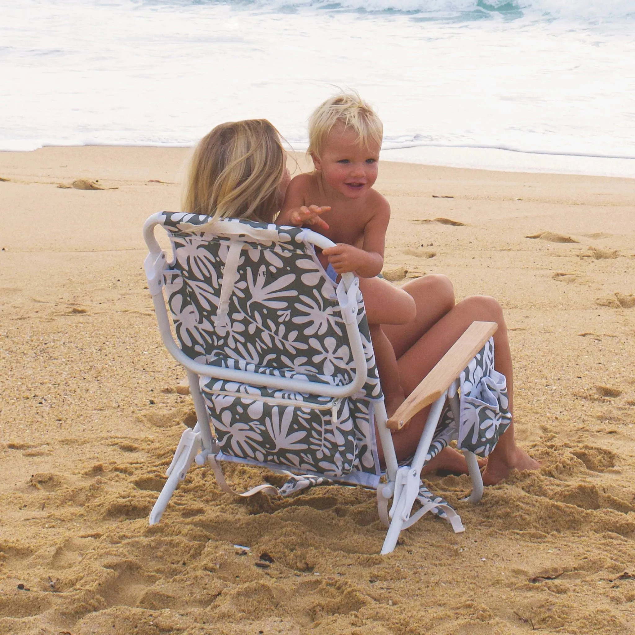 SUNNYLiFE Luxe Beach Chair The Vacay Olive