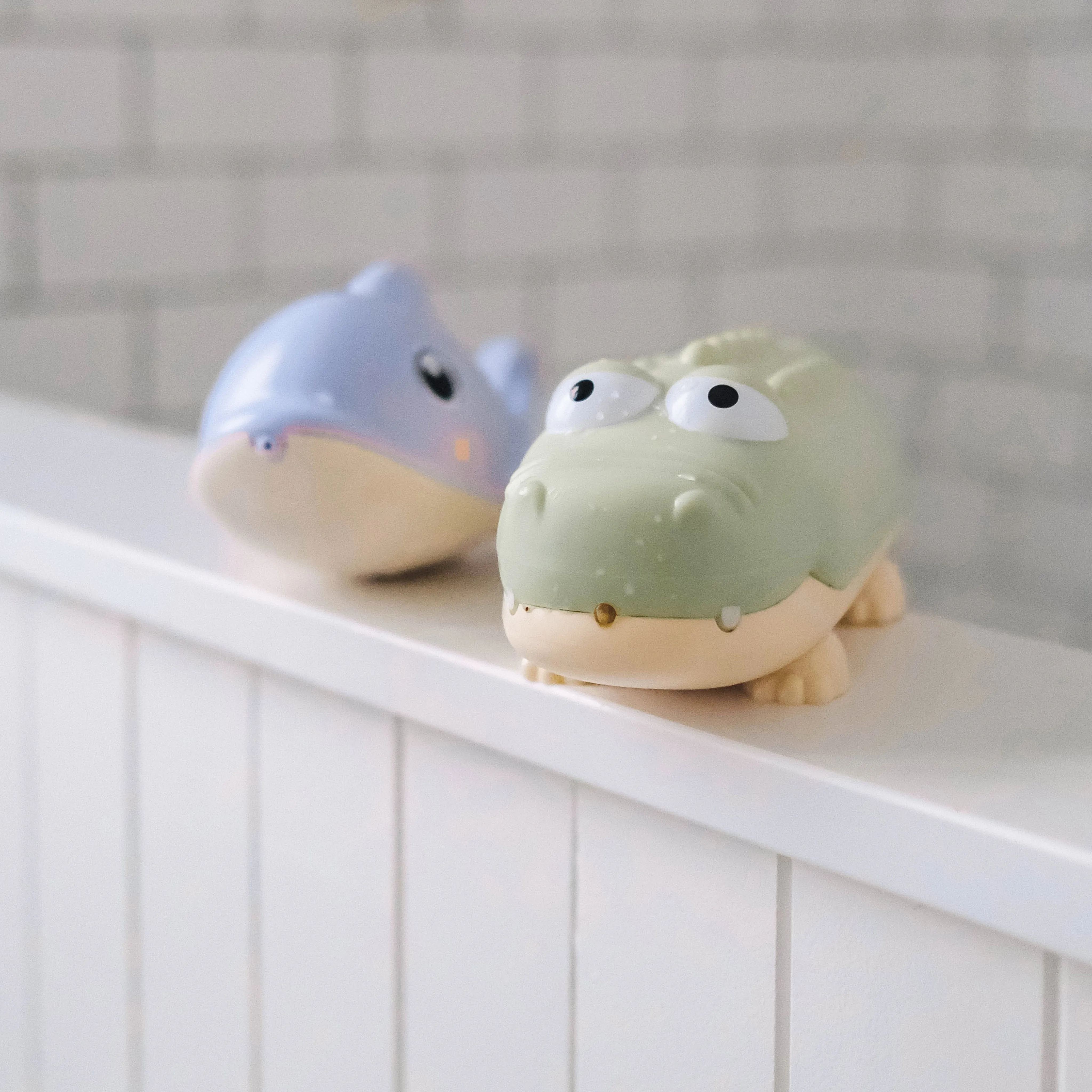 SUNNYLIFE WATER SQUIRTERS - CROCODILE PASTEL GREEN