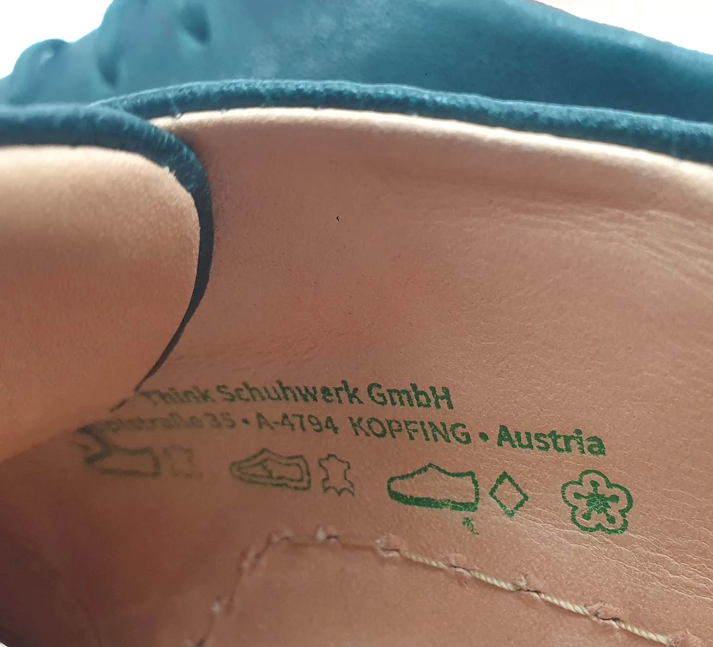 Think! Shoes soft green leather sneakers size 37