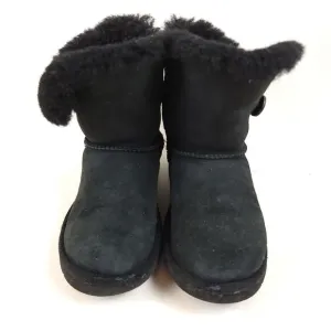 UGG® Girls' Black Bailey Button II Boots mini UGG shoes Size 2 05006076