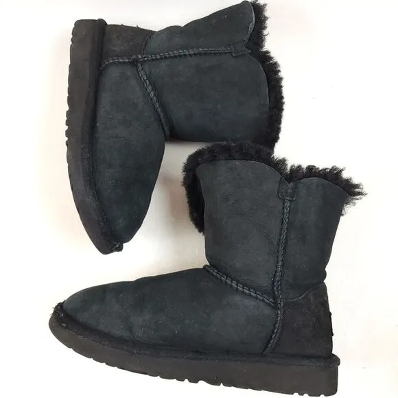 UGG® Girls' Black Bailey Button II Boots mini UGG shoes Size 2 05006076