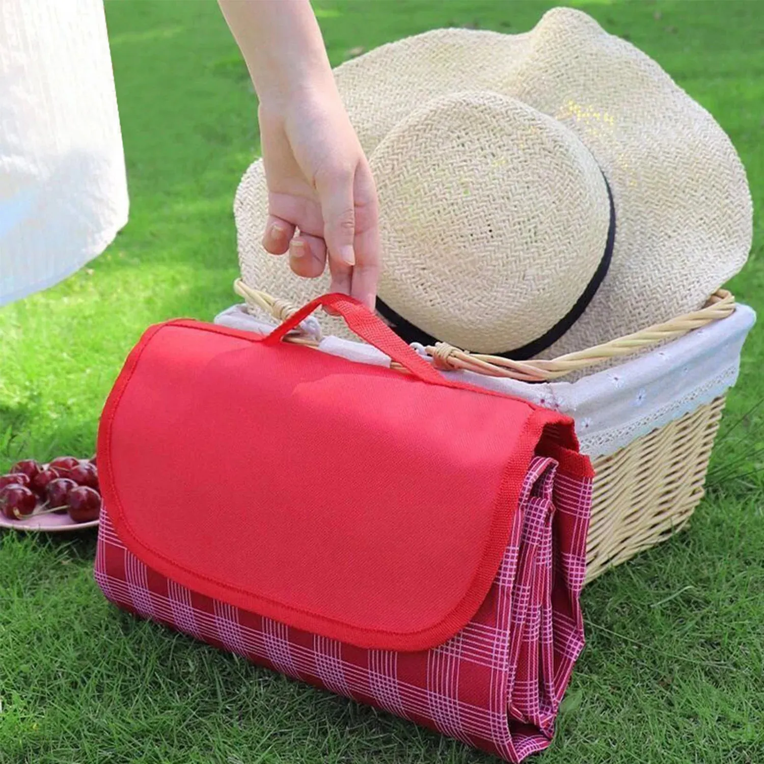 Waterproof Beach Blanket Portable Picnic Mat - Moisture Resistant Plaid Design for Family Beach Days