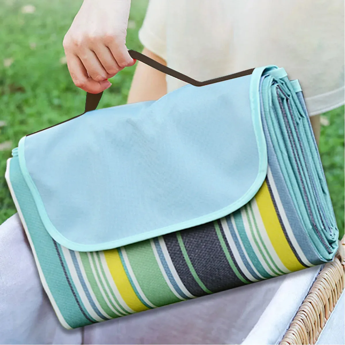 Waterproof Beach Blanket Portable Picnic Mat - Moisture Resistant Plaid Design for Family Beach Days